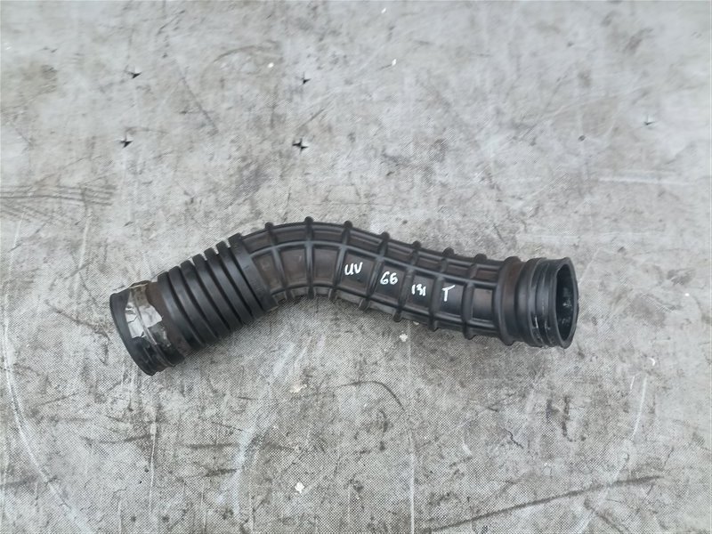 Патрубок воздушн.фильтра MAZDA PROCEED MARVIE UV66R G6 (б/у)