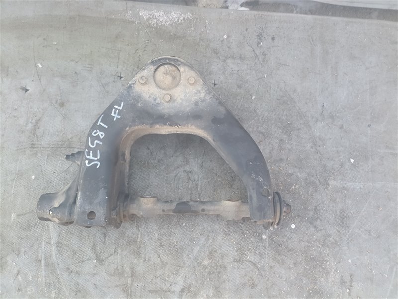 Рычаг верхний MAZDA BONGO SE58T D5 передний левый (б/у)