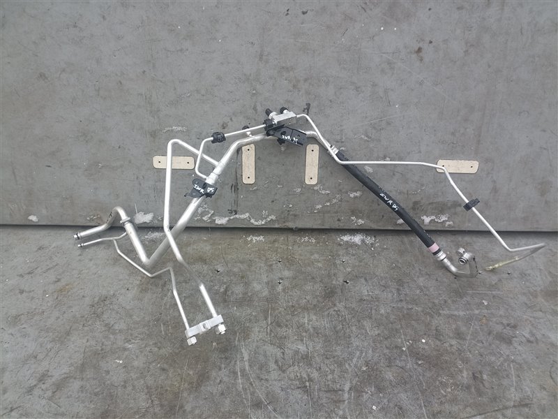 Шланг кондиционера TOYOTA NOAH ZWR95 2ZR-FXE (б/у)