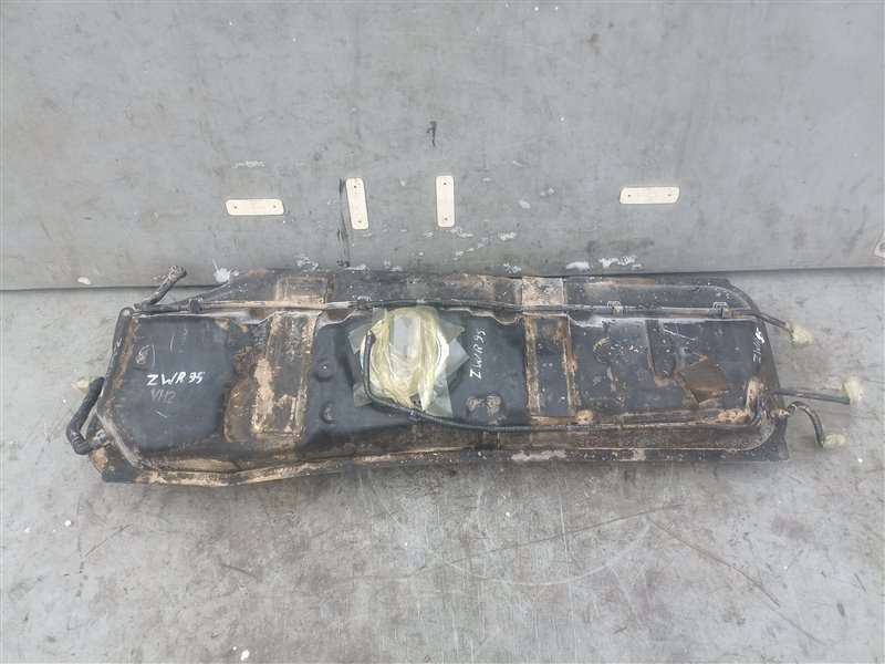 Бензобак TOYOTA NOAH ZWR95 2ZR-FXE (б/у)