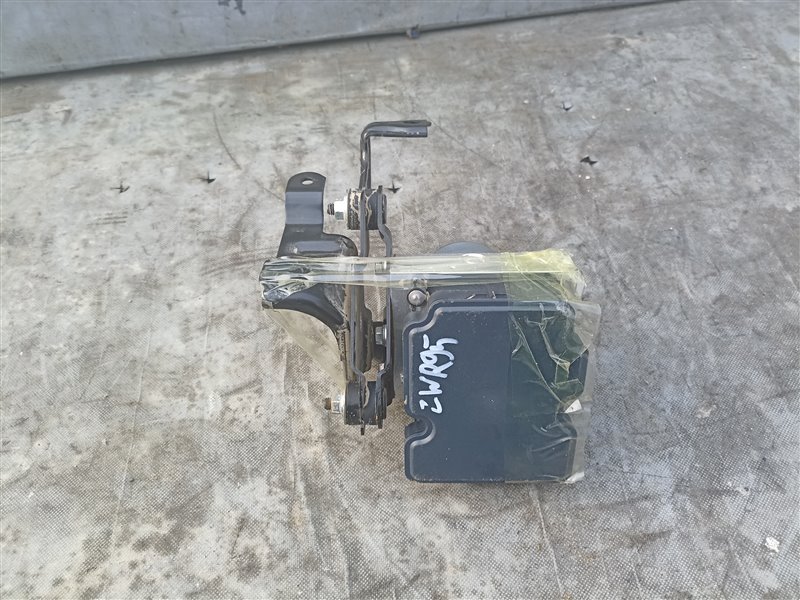 Блок abs TOYOTA NOAH ZWR95 2ZR-FXE (б/у)