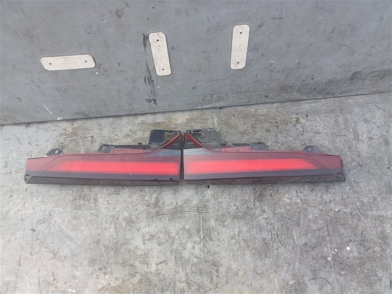 Стоп-вставка TOYOTA NOAH ZWR90 (б/у)