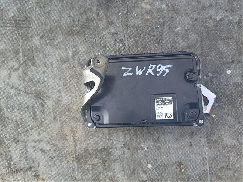 Блок efi TOYOTA NOAH ZWR95 2ZR-FXE (б/у)