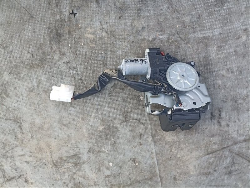 Замок 5-й двери TOYOTA NOAH ZWR90 (б/у)