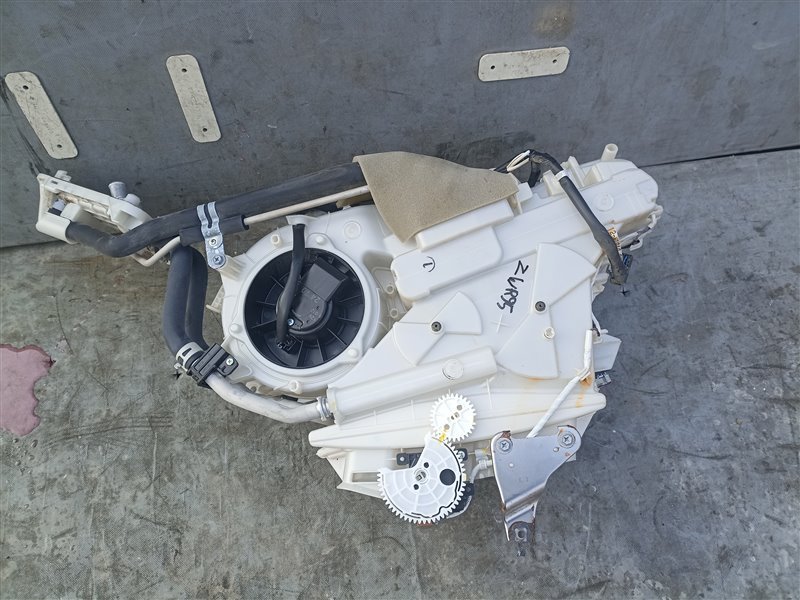 Печка TOYOTA NOAH ZWR90 2ZR-FXE задняя (б/у)