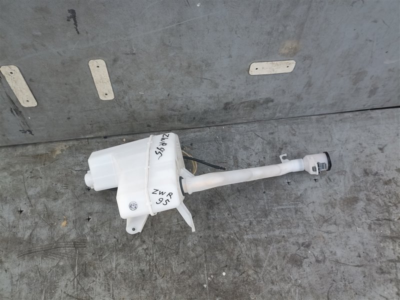 Бачок стеклоомывателя TOYOTA NOAH ZWR90 (б/у)