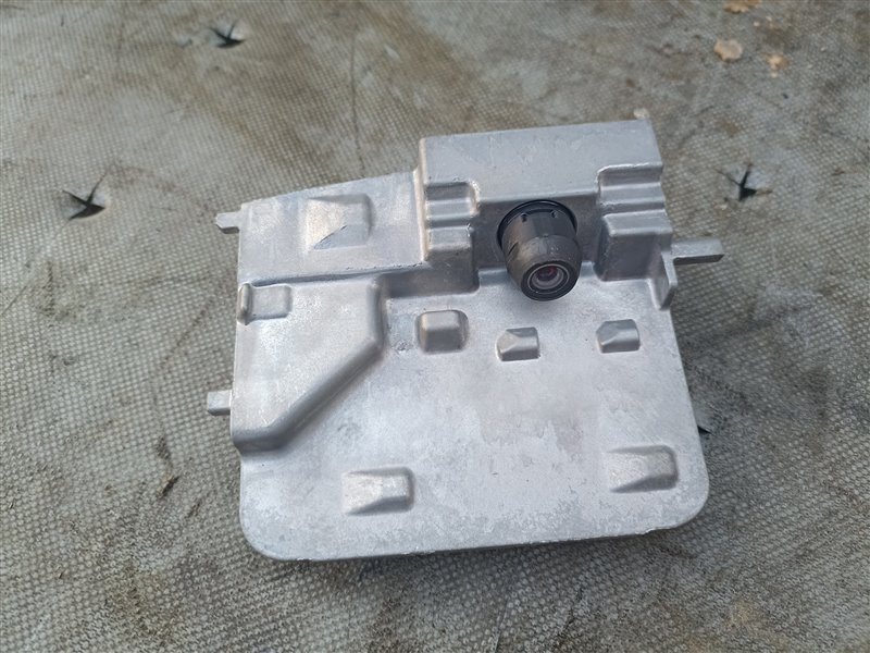 Камера переднего вида TOYOTA NOAH ZWR90 (б/у)