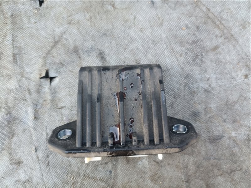 Кнопка открывания багажника TOYOTA NOAH ZWR90 (б/у)