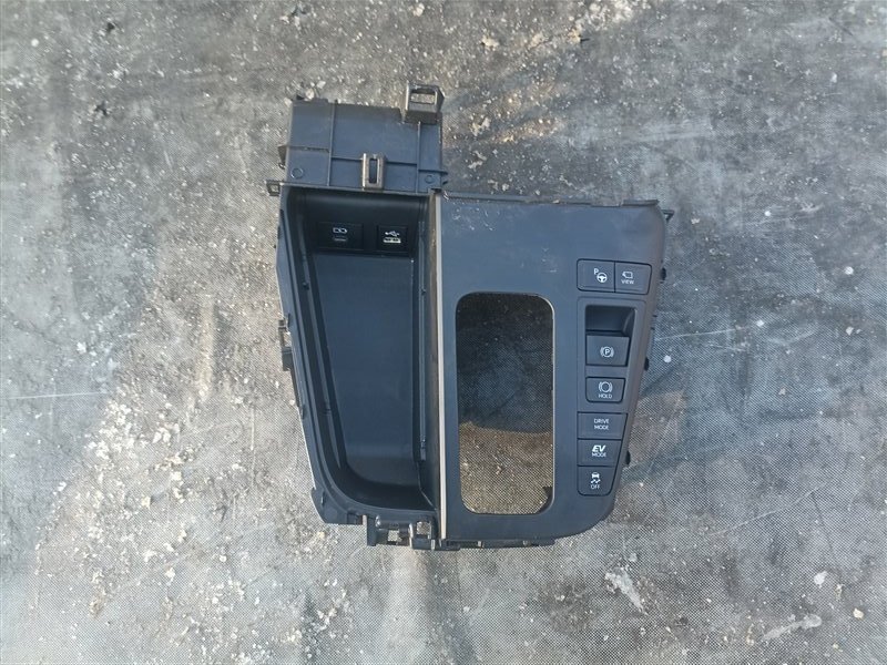 Консоль кпп TOYOTA NOAH ZWR90 (б/у)