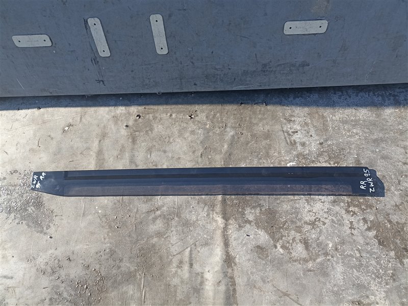 Ветровик TOYOTA NOAH ZWR90 задний правый (б/у)