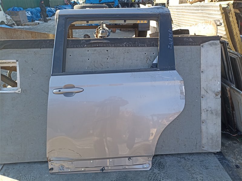 Дверь TOYOTA NOAH ZWR90 задняя левая (б/у)