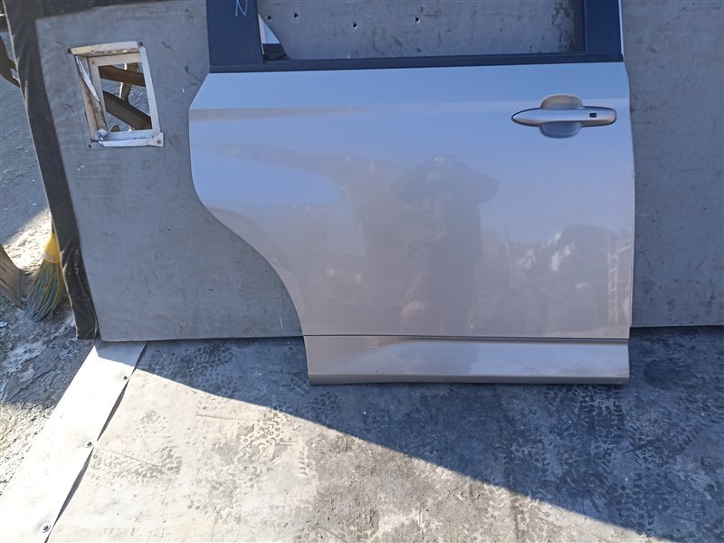 Дверь TOYOTA NOAH ZWR90 задняя правая (б/у)