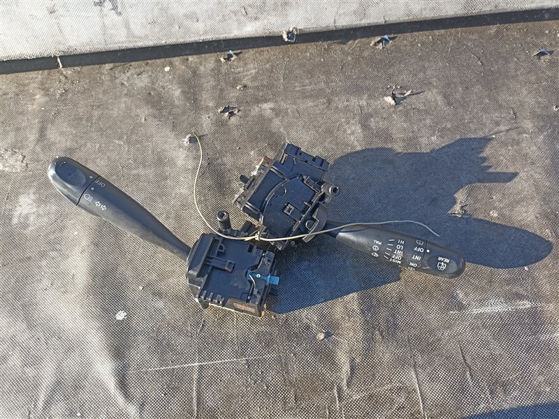 Блок подрулевых переключателей TOYOTA COROLLA FIELDER NZE121 (б/у)