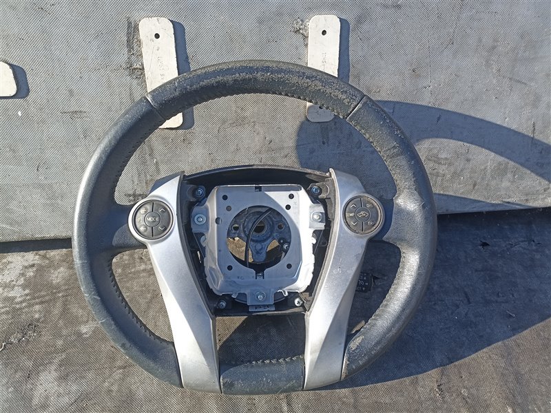 Руль TOYOTA AQUA NHP10 (б/у)
