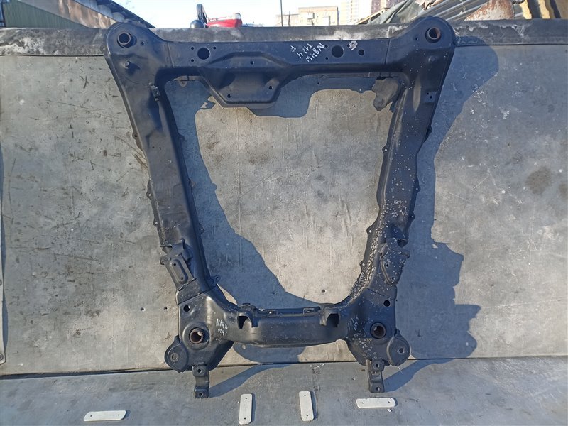 Балка под двс MITSUBISHI CHARIOT GRANDIS N84W 4G64 (б/у)
