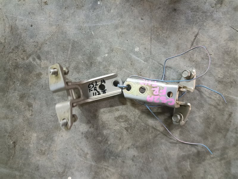 Петля дверная MITSUBISHI LANCER CEDIA CS2A передняя правая (б/у)