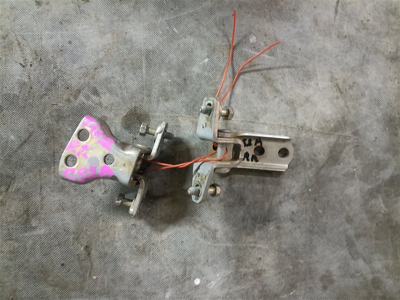 Петля дверная MITSUBISHI LANCER CEDIA CS2A задняя правая (б/у)