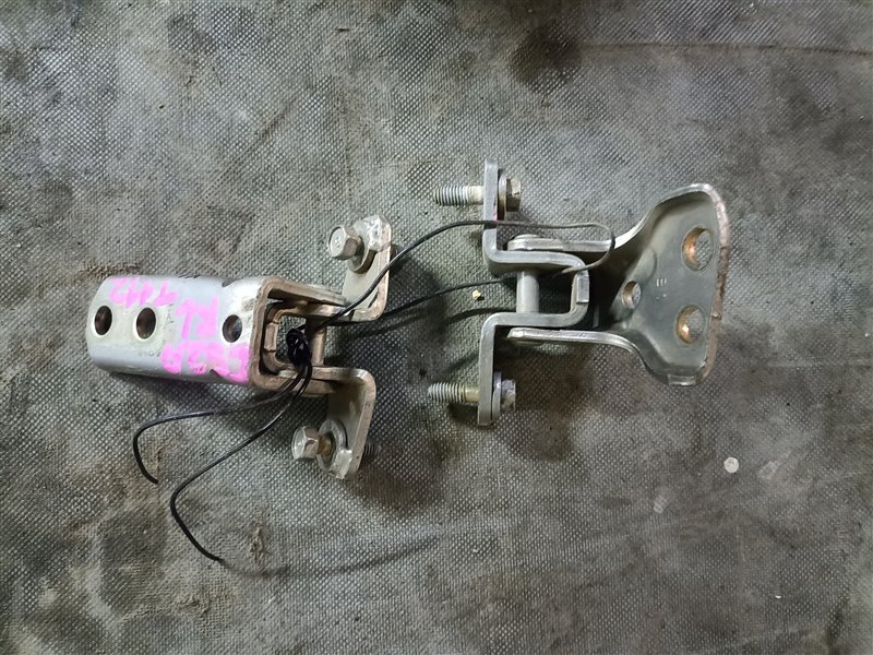 Петля дверная MITSUBISHI LANCER CEDIA CS2A задняя левая (б/у)