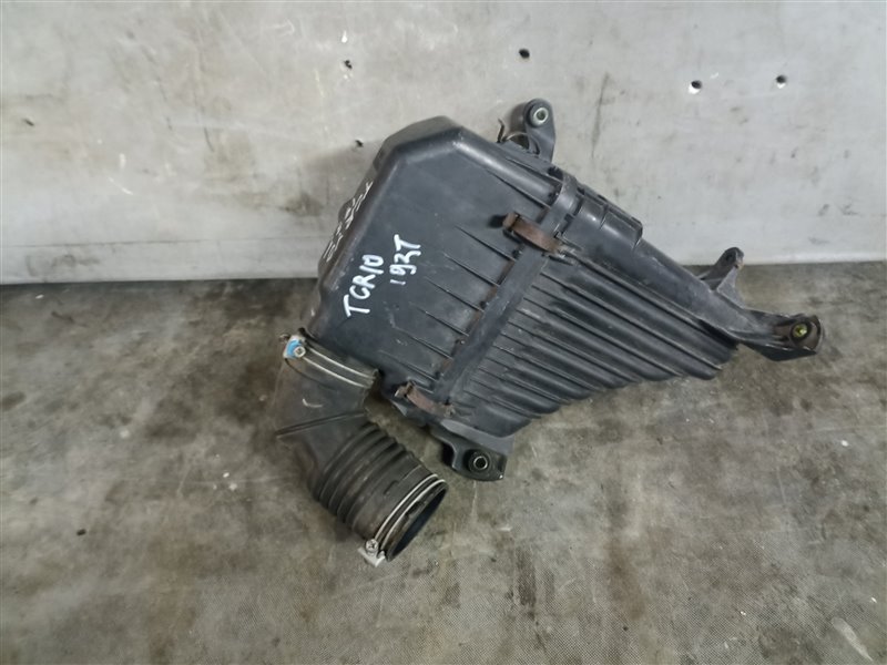 Корпус воздушного фильтра TOYOTA ESTIMA LUCIDA TCR10 2TZ-FE (б/у)