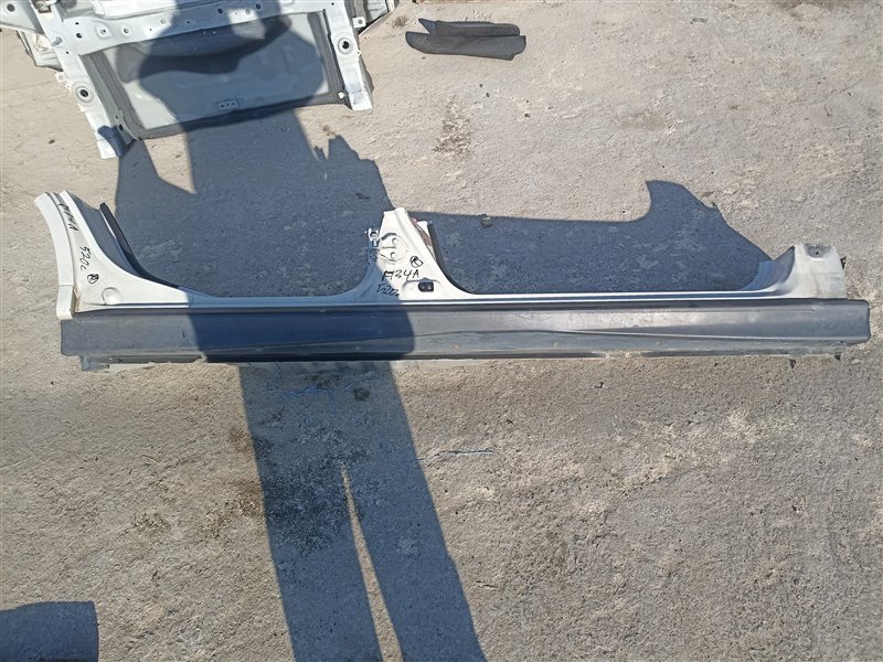 Порог MITSUBISHI DIAMANTE F31A правый (б/у)