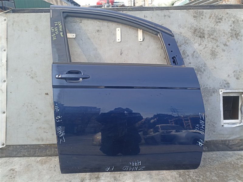 Дверь TOYOTA ISIS ANM10 передняя правая (б/у)