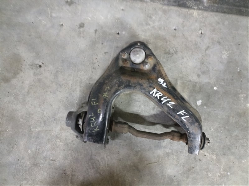 Рычаг верхний TOYOTA LITE ACE KR42 передний левый (б/у)