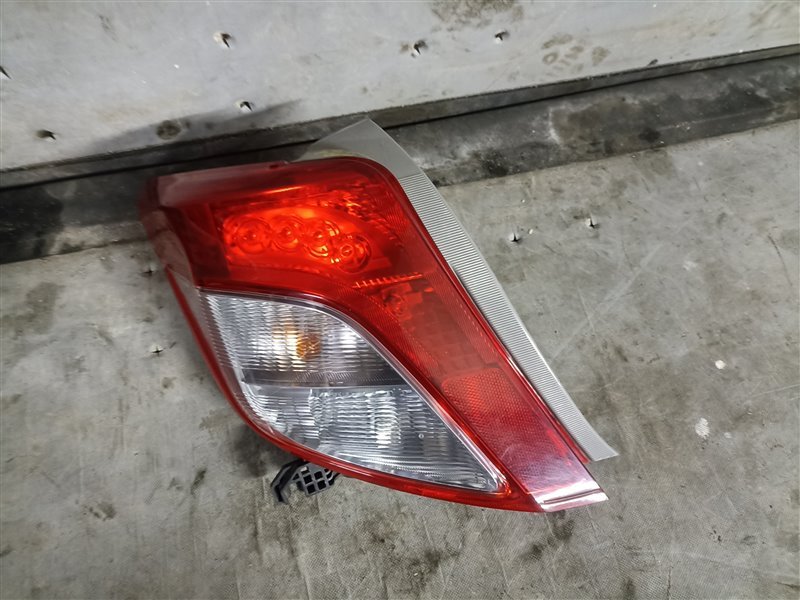 Стоп-сигнал TOYOTA VITZ KSP130 левый (б/у)