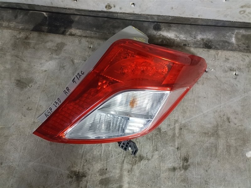Стоп-сигнал TOYOTA VITZ KSP130 правый (б/у)