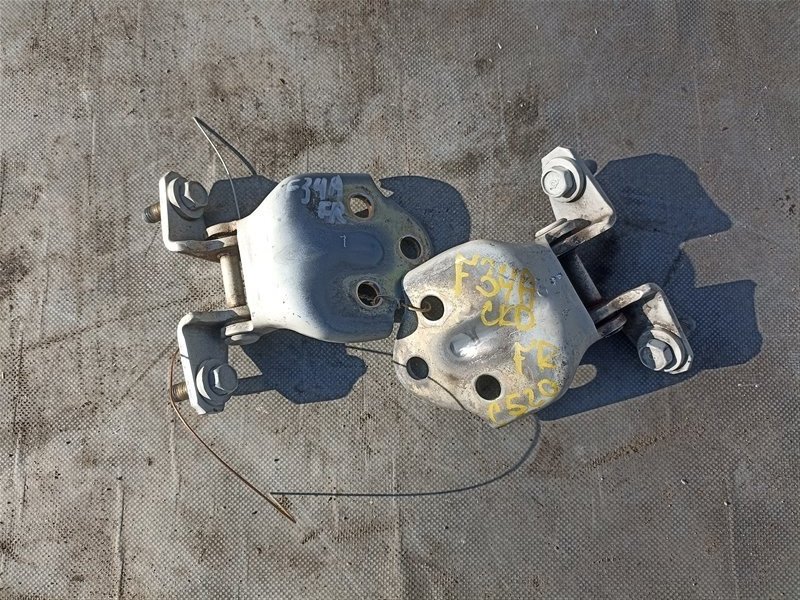 Петля дверная MITSUBISHI DIAMANTE F31A передняя правая (б/у)
