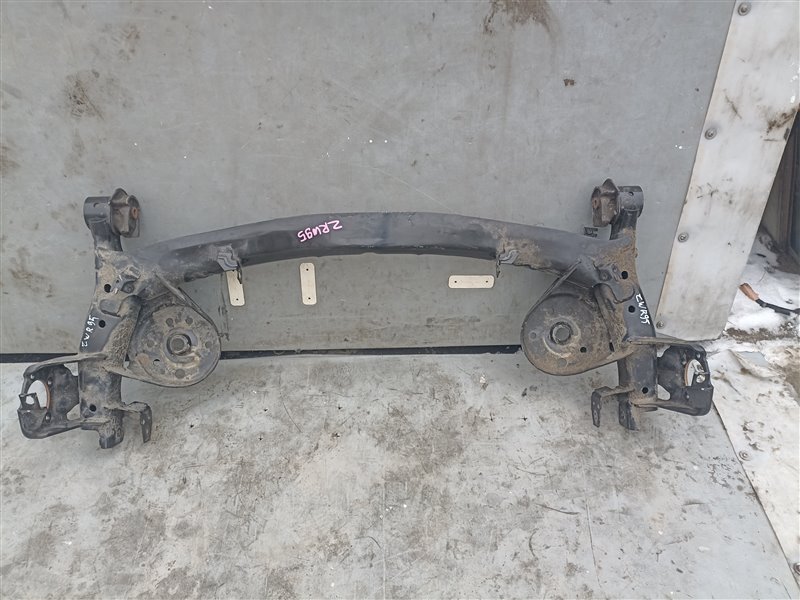 Балка TOYOTA NOAH ZWR90 2ZR-FXE задняя (б/у)