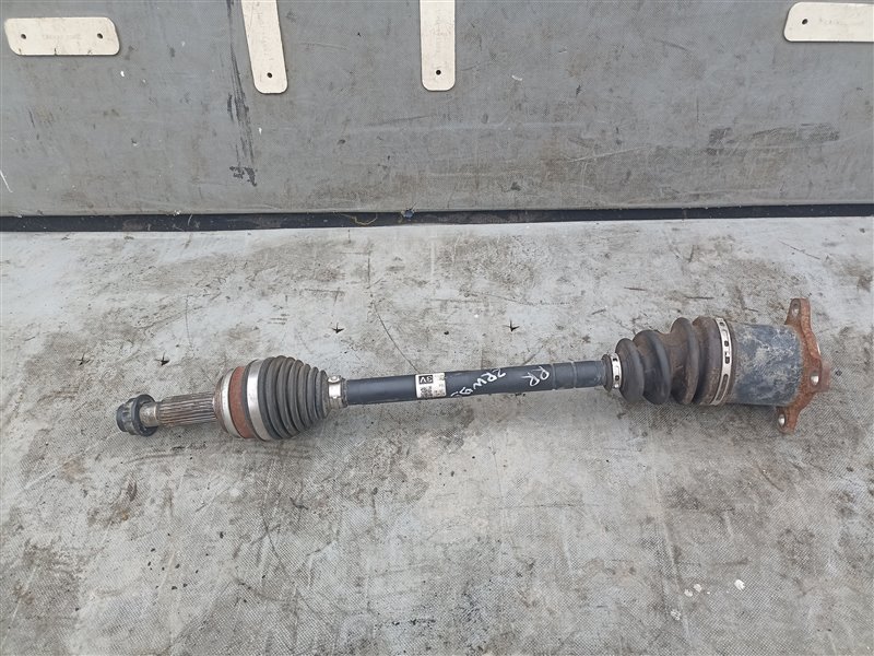 Привод TOYOTA NOAH ZWR95 2ZR-FXE задний правый (б/у)