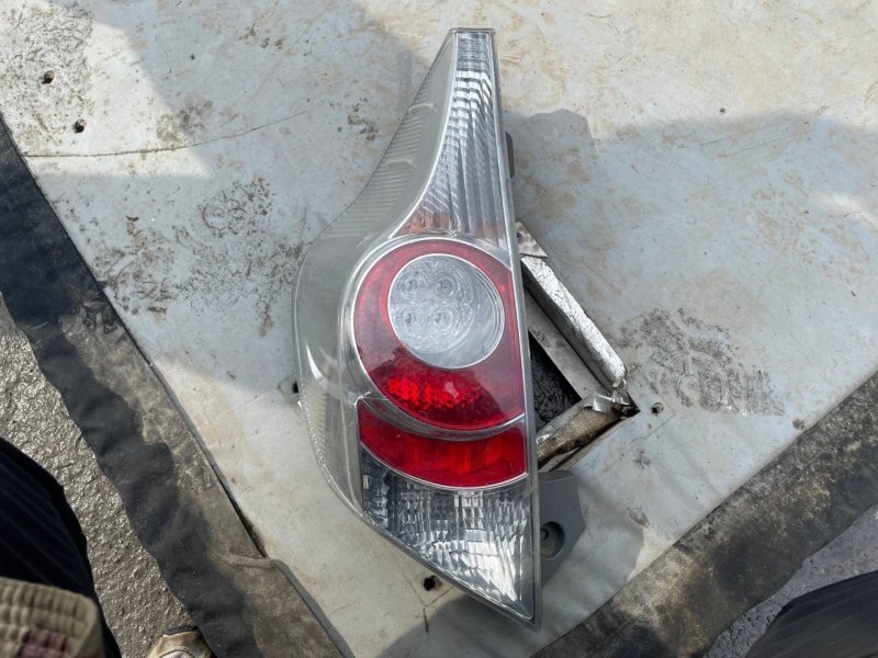 Стоп-сигнал TOYOTA AQUA NHP10 левый (б/у)