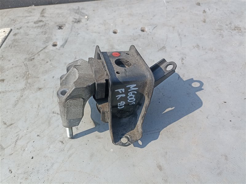 Подушка двигателя DAIHATSU BOON M600S 1KT-FE правая (б/у)