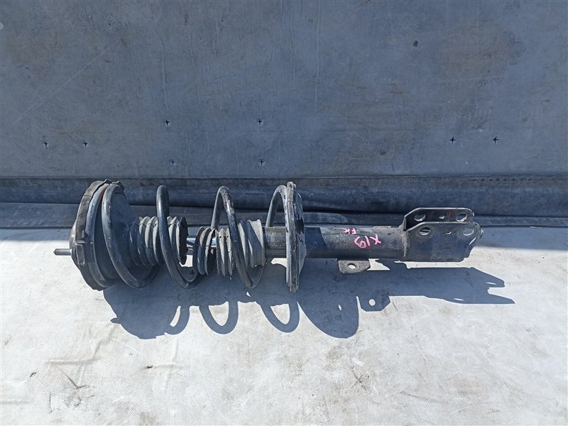 Стойка TOYOTA NOAH AZR60 1AZ-FSE передняя правая (б/у)