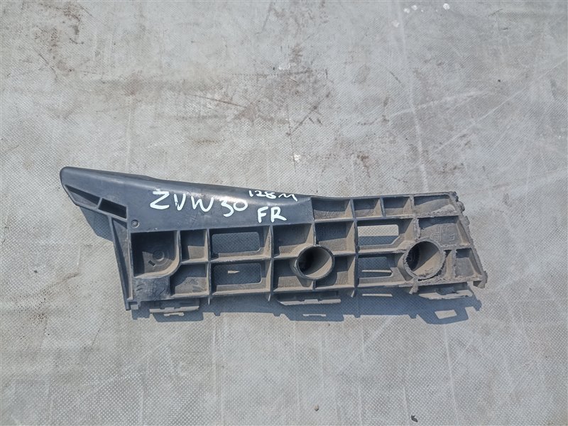 Крепление бампера TOYOTA PRIUS ZVW30 переднее правое (б/у)