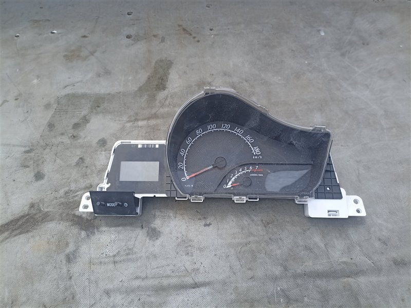Спидометр TOYOTA IQ KGJ10 1KR-FE (б/у)