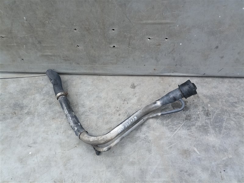 Горловина топливного бака TOYOTA BB NCP30 2NZ-FE (б/у)
