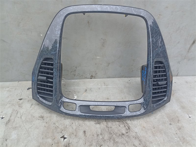 Консоль магнитофона TOYOTA KLUGER V ACU20 (б/у)