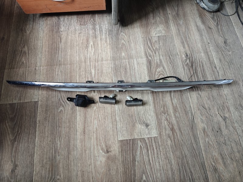 Накладка на багажник TOYOTA SAI AZK10 (б/у)