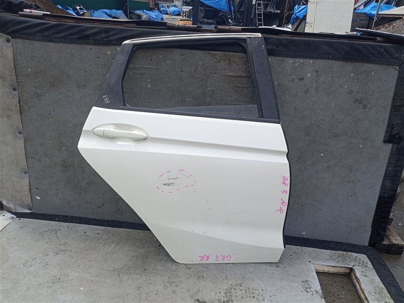 Дверь HONDA FIT GK3 задняя правая (б/у)