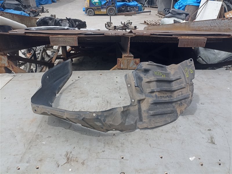 Подкрылок MITSUBISHI PAJERO IO H61W передний правый (б/у)