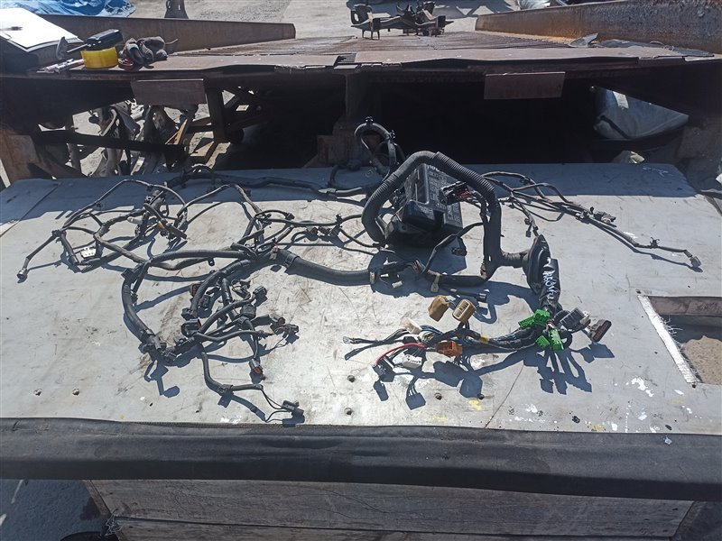 Коса под капот MITSUBISHI PAJERO IO H66W 4G93 (б/у)