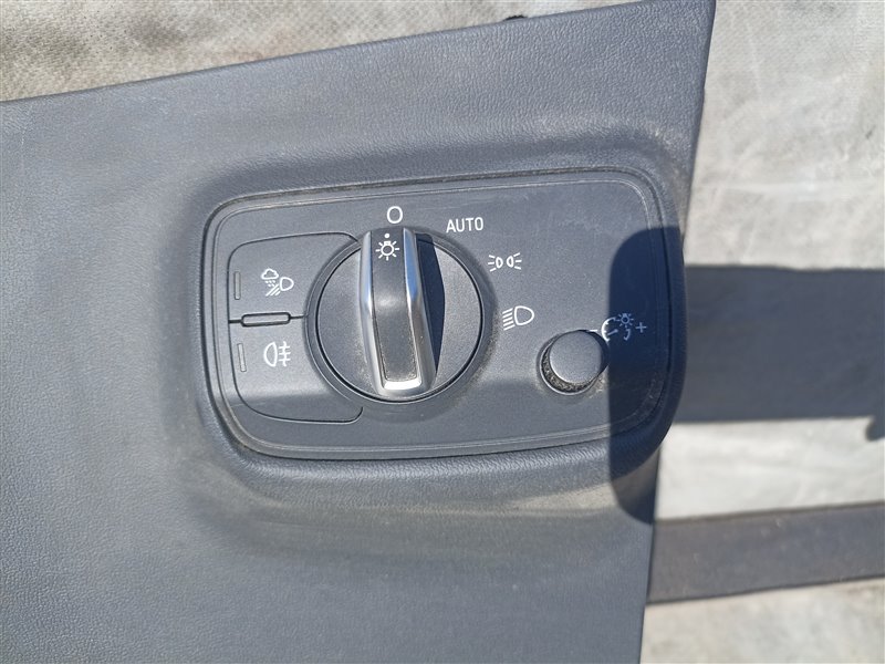 Переключатель света фар AUDI A3 8VA (б/у)