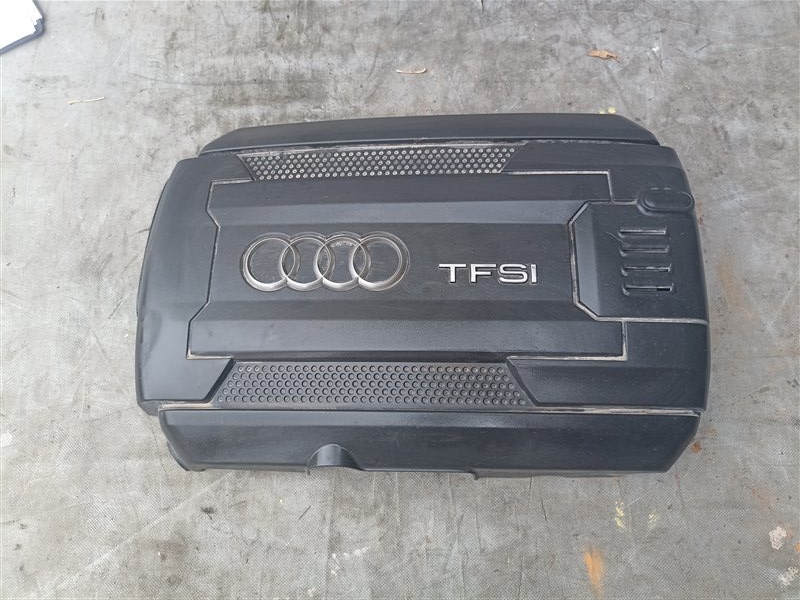 Декоративная крышка двс AUDI A3 8VA (б/у)