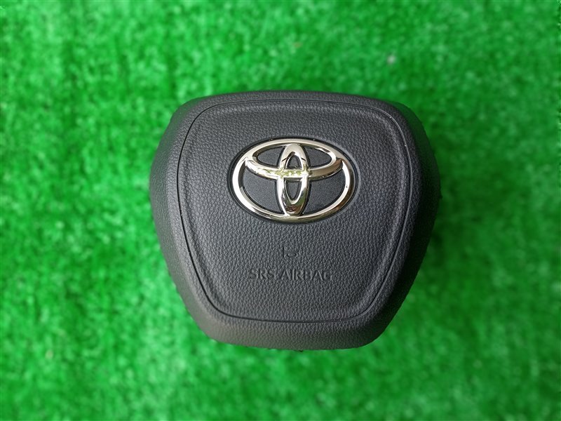 Airbag водительский TOYOTA NOAH ZWR90 (б/у)