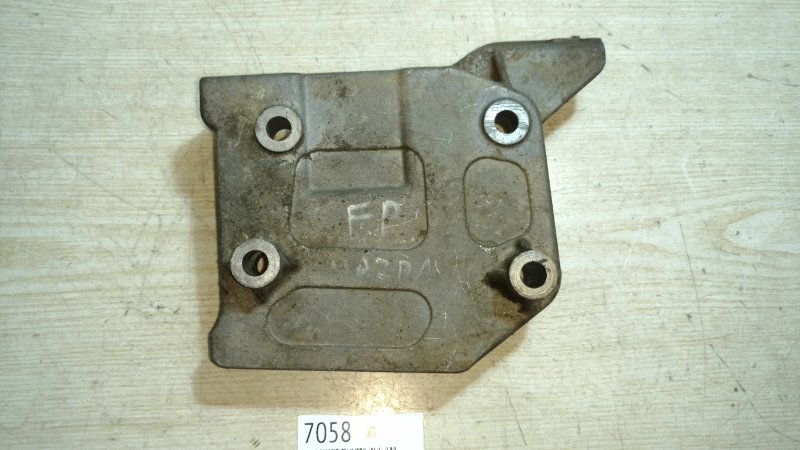 Кронштейн компрессора кондиционера Mazda FP (б/у)