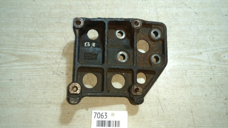 Кронштейн компрессора кондиционера Mazda B3 (б/у)