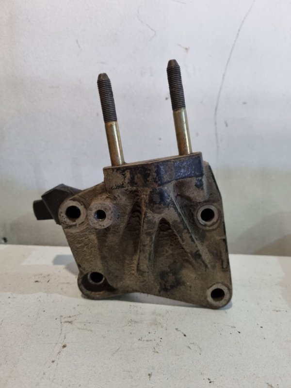 Кронштейн опоры двс Mitsubishi Aspire EA1A 4G93 (б/у)