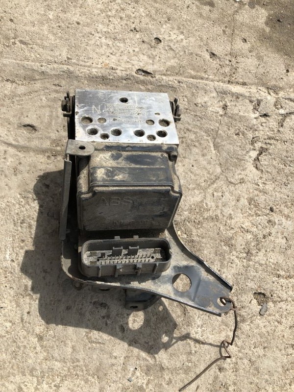 Блок abs Nissan Cefiro A33 Блок abs Nissan Cefiro A33