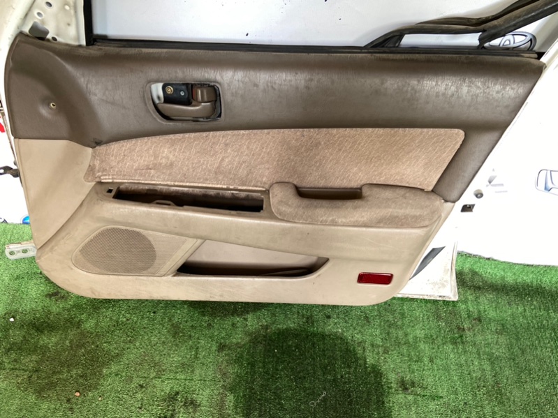 Обшивка дверей Toyota Camry SV40 передняя правая